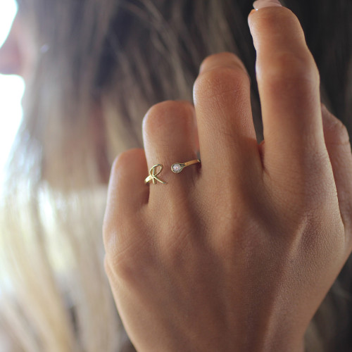 Glorria Kişiye Özel Taşlı Harf Gümüş Yüzük Glorria Kişiye Özel Taşlı Harf Gümüş Yüzük