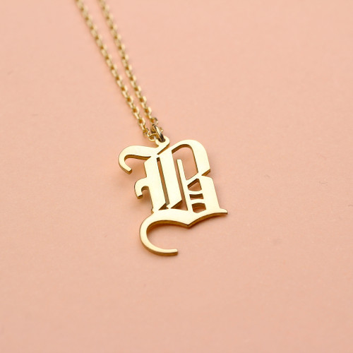 Glorria Kişiye Özel Gotik Harf Gümüş Kolye Glorria Kişiye Özel Gotik Harf Gümüş Kolye