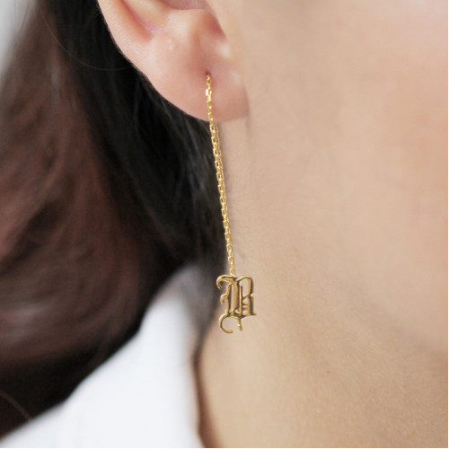 Glorria Kişiye Özel Sallantılı Gotik Harf Gümüş Küpe Glorria Kişiye Özel Sallantılı Gotik Harf Gümüş Küpe