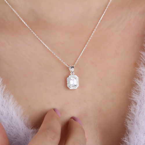 Glorria Gümüş Baget Taşlı Kolye Glorria Gümüş Baget Taşlı Kolye