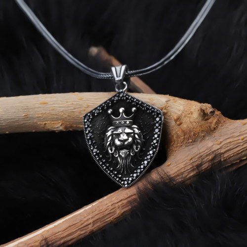 Glorria Gümüş Erkek Aslan Kral Kolye Glorria Gümüş Erkek Aslan Kral Kolye