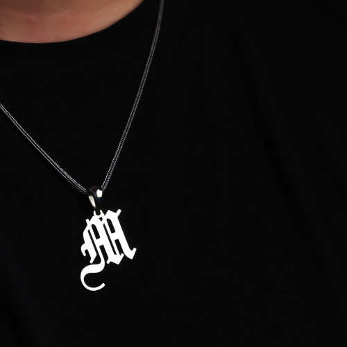 Glorria Erkek Kişiye Özel Gothic Harf Gümüş Kolye Glorria Erkek Kişiye Özel Gothic Harf Gümüş Kolye