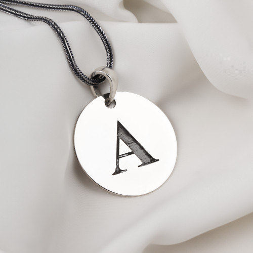 Glorria Erkek Kişiye Özel Plaka Harf Gümüş Kolye Glorria Erkek Kişiye Özel Plaka Harf Gümüş Kolye