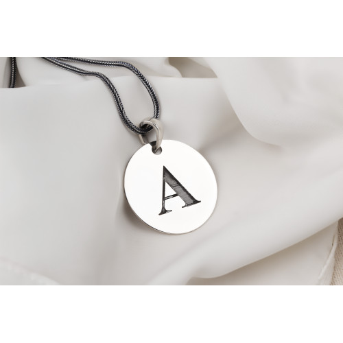 Glorria Erkek Kişiye Özel Plaka Harf Gümüş Kolye Glorria Erkek Kişiye Özel Plaka Harf Gümüş Kolye