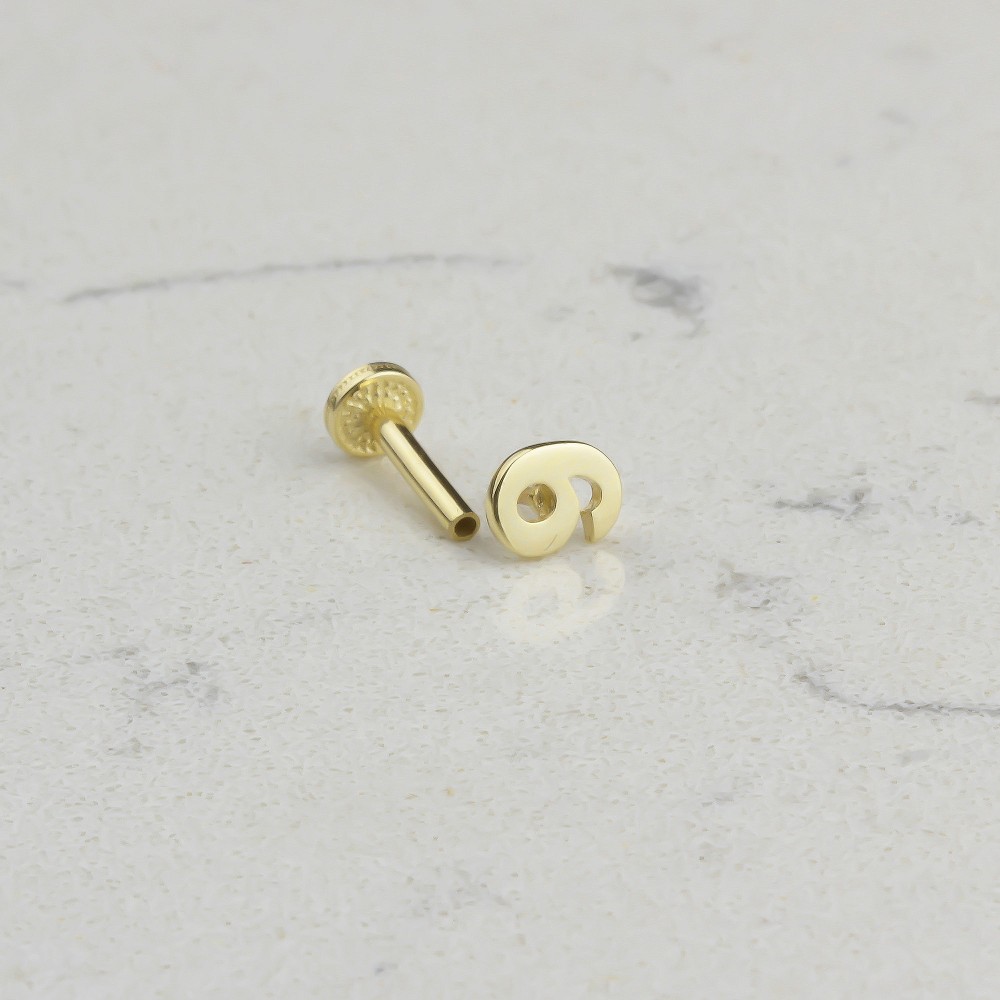 Glorria Altın 6 Rakam Tragus Piercing Glorria Altın 6 Rakam Tragus Piercing