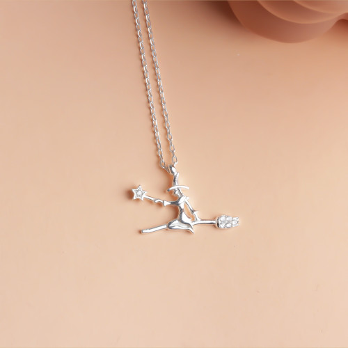 Glorria Gümüş Süpürgeli Cadı Kolye Glorria Gümüş Süpürgeli Cadı Kolye