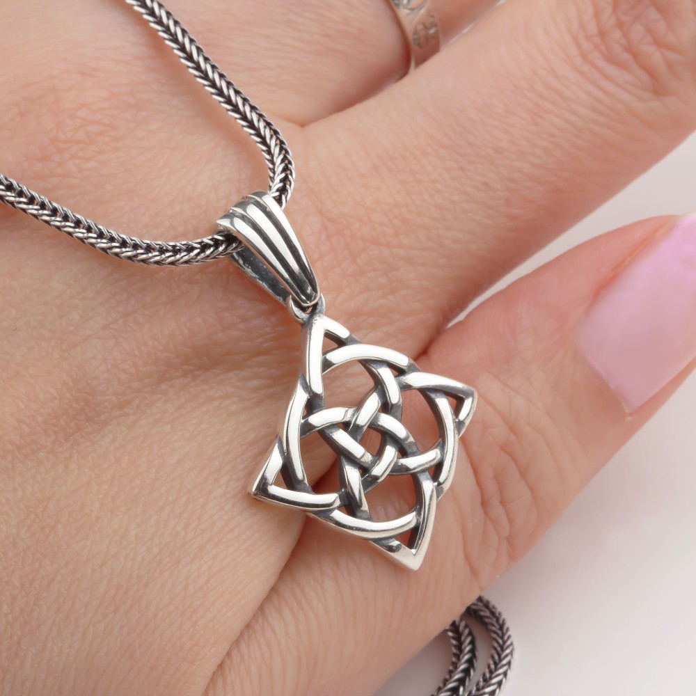 Glorria Gümüş Ortaçağ Düğümü Kolye