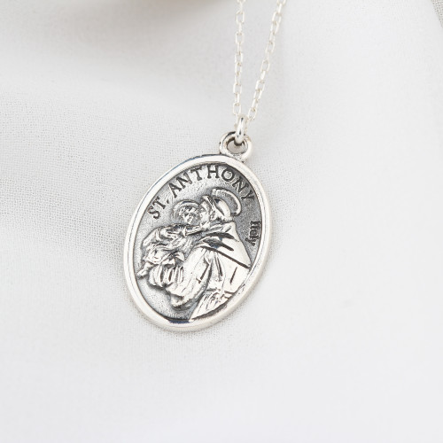 Glorria Gümüş Aziz Antuan Kolye