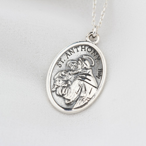 Glorria Gümüş Aziz Antuan Kolye
