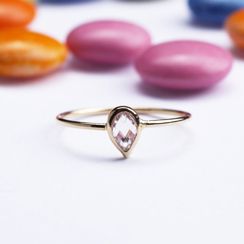 Glorria Altın Beyaz Taşlı Damla Yüzük Glorria Altın Beyaz Taşlı Damla Yüzük