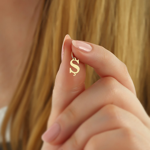 Glorria Altın Ş Harfi Kolye Ucu Glorria Altın Ş Harfi Kolye Ucu